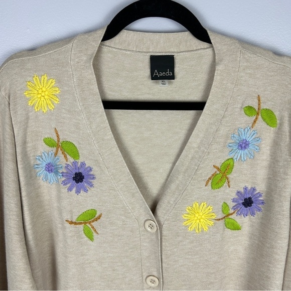 Aaeda Neutral Floral Embroidered Button Front Cardigan Sweater XL Cream - Picture 3 of 13